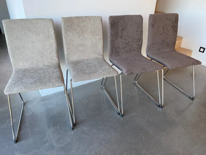 Lot de chaises modernes, piètement en métal chromé
